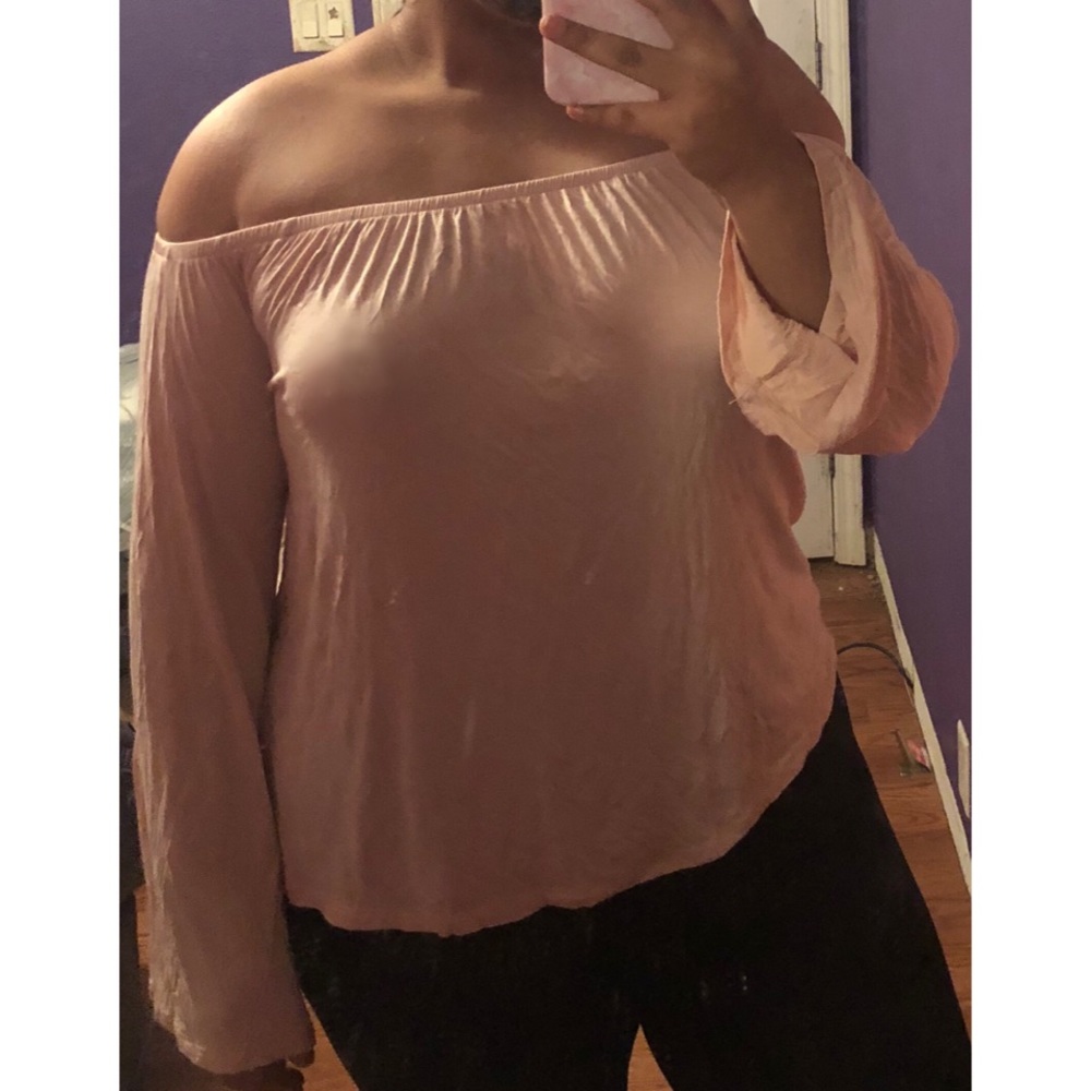 Blush off the shoulder long sleeve blouse 🌸